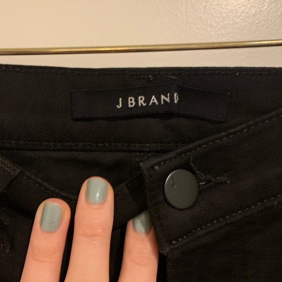 J Brand 620 Super Skinny Stretch Jeans in BLACKOUT Destroyed - Size 27 - Picture 4 of 6